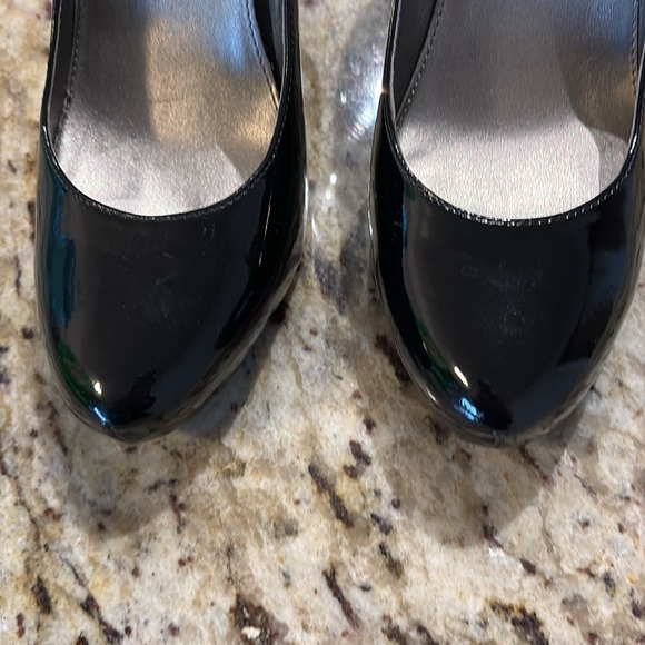 Bandolino Black Patent Leather Heels - Size 8M - Picture 2 of 6